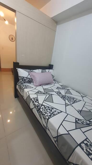 Ezbeds Near Mall Of Asia Манила Екстериор снимка